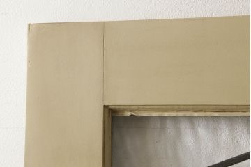イギリスアンティークのステンドグラスをリペア&カスタム!取っ手を外し、引手の取付け。表面はモカベージュ、裏面はダークグレーにペイント仕上げ。(引き戸、建具)