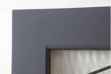 イギリスアンティークのステンドグラスをリペア&カスタム!取っ手を外し、引手の取付け。表面はモカベージュ、裏面はダークグレーにペイント仕上げ。(引き戸、建具)