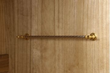 伝統工芸士・中沢和夫作の加茂桐箪笥をリペア&カスタム!オーク系の着色仕上げ。(胴丸、総桐たんす、ワードローブ、衣装箪笥、和タンス、洋服タンス)