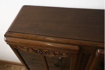 イギリスアンティークの薄型ブックケースをリペア&カスタム!既存の脚を外し、木製丸脚を製作し取付け。現状の色味を活かして仕上げ。(本箱、戸棚、収納棚、飾り棚、キャビネット)