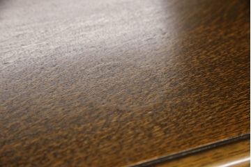 イギリスアンティークの薄型ブックケースをリペア&カスタム!既存の脚を外し、木製丸脚を製作し取付け。現状の色味を活かして仕上げ。(本箱、戸棚、収納棚、飾り棚、キャビネット)