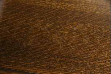 イギリスアンティークの薄型ブックケースをリペア&カスタム!既存の脚を外し、木製丸脚を製作し取付け。現状の色味を活かして仕上げ。(本箱、戸棚、収納棚、飾り棚、キャビネット)