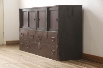 和製アンティークローボードの見た目を変えずに綺麗にリペア!傷や塗装が?げている部分のみ着色し修復。元の風合いを残して仕上げ。(和箪笥、収納棚、戸棚、サイドボード、リビングボード)