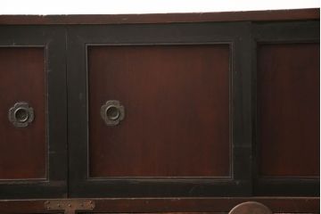 和製アンティークローボードの見た目を変えずに綺麗にリペア!傷や塗装が?げている部分のみ着色し修復。元の風合いを残して仕上げ。(和箪笥、収納棚、戸棚、サイドボード、リビングボード)