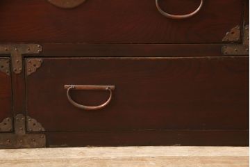和製アンティークローボードの見た目を変えずに綺麗にリペア!傷や塗装が?げている部分のみ着色し修復。元の風合いを残して仕上げ。(和箪笥、収納棚、戸棚、サイドボード、リビングボード)