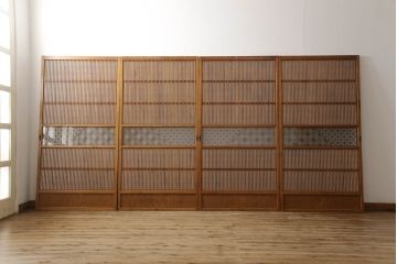 格子戸4枚をリペア&カスタム!麻の葉模様の組子を製作し帯部分に組み入れ、裏面はすりガラスを取り付け。障子はプラスチック障子に張り替え。全体の色味を揃えて着色仕上げ。(レーザー組子入り、引き戸、障子戸、裏障子付)