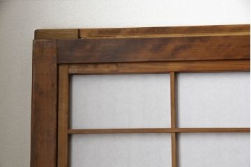 格子戸4枚をリペア&カスタム!麻の葉模様の組子を製作し帯部分に組み入れ、裏面はすりガラスを取り付け。障子はプラスチック障子に張り替え。全体の色味を揃えて着色仕上げ。(レーザー組子入り、引き戸、障子戸、裏障子付)