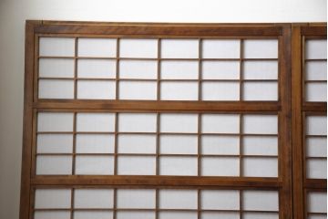 格子戸4枚をリペア&カスタム!麻の葉模様の組子を製作し帯部分に組み入れ、裏面はすりガラスを取り付け。障子はプラスチック障子に張り替え。全体の色味を揃えて着色仕上げ。(レーザー組子入り、引き戸、障子戸、裏障子付)