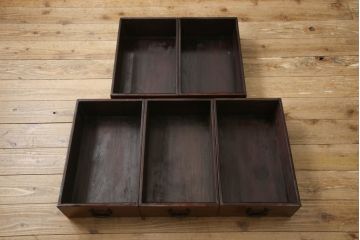 水屋箪笥サイドボードをリペア&カスタム!天板の窪みにニレの新材をはめ込み、平らに加工。本体の色味に合わせて着色。(サイドキャビネット、食器棚、収納棚、戸棚)