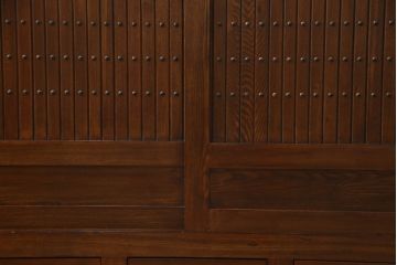 水屋箪笥サイドボードをリペア&カスタム!天板の窪みにニレの新材をはめ込み、平らに加工。本体の色味に合わせて着色。(サイドキャビネット、食器棚、収納棚、戸棚)