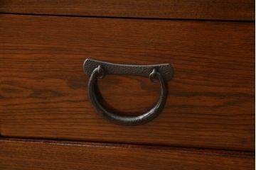 水屋箪笥サイドボードをリペア&カスタム!天板の窪みにニレの新材をはめ込み、平らに加工。本体の色味に合わせて着色。(サイドキャビネット、食器棚、収納棚、戸棚)