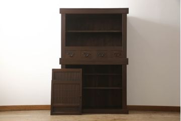 重ね水屋箪笥をリペア&カスタム!設置場所に合わせて左右側面の出をカットし、棚板は新材に交換。現状の色味をベースに着色仕上げ。(収納棚、戸棚、食器棚、キャビネット)