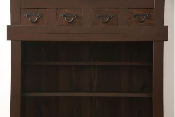 重ね水屋箪笥をリペア&カスタム!設置場所に合わせて左右側面の出をカットし、棚板は新材に交換。現状の色味をベースに着色仕上げ。(収納棚、戸棚、食器棚、キャビネット)