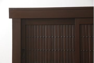 重ね水屋箪笥をリペア&カスタム!設置場所に合わせて左右側面の出をカットし、棚板は新材に交換。現状の色味をベースに着色仕上げ。(収納棚、戸棚、食器棚、キャビネット)