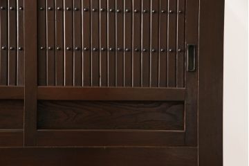重ね水屋箪笥をリペア&カスタム!設置場所に合わせて左右側面の出をカットし、棚板は新材に交換。現状の色味をベースに着色仕上げ。(収納棚、戸棚、食器棚、キャビネット)