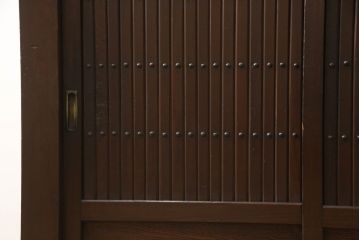 重ね水屋箪笥をリペア&カスタム!設置場所に合わせて左右側面の出をカットし、棚板は新材に交換。現状の色味をベースに着色仕上げ。(収納棚、戸棚、食器棚、キャビネット)