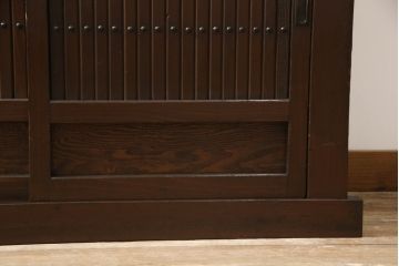 重ね水屋箪笥をリペア&カスタム!設置場所に合わせて左右側面の出をカットし、棚板は新材に交換。現状の色味をベースに着色仕上げ。(収納棚、戸棚、食器棚、キャビネット)