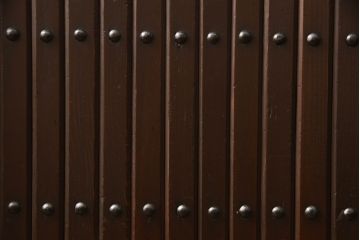 重ね水屋箪笥をリペア&カスタム!設置場所に合わせて左右側面の出をカットし、棚板は新材に交換。現状の色味をベースに着色仕上げ。(収納棚、戸棚、食器棚、キャビネット)