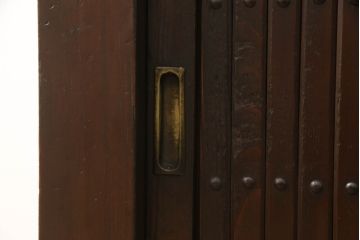 重ね水屋箪笥をリペア&カスタム!設置場所に合わせて左右側面の出をカットし、棚板は新材に交換。現状の色味をベースに着色仕上げ。(収納棚、戸棚、食器棚、キャビネット)