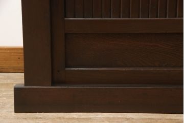 重ね水屋箪笥をリペア&カスタム!設置場所に合わせて左右側面の出をカットし、棚板は新材に交換。現状の色味をベースに着色仕上げ。(収納棚、戸棚、食器棚、キャビネット)
