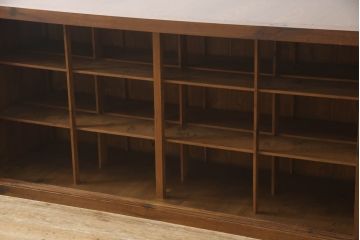 重ね収納棚上段の見た目を変えずに綺麗にリペア!ダメージを修復し、現状の色味をベースに着色仕上げ。(キャビネット、食器棚、戸棚、収納棚)