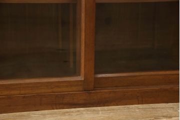 重ね収納棚上段の見た目を変えずに綺麗にリペア!ダメージを修復し、現状の色味をベースに着色仕上げ。(キャビネット、食器棚、戸棚、収納棚)