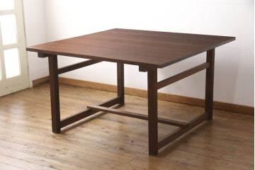 和製アンティークの棚付き作業台をリペア&カスタム!天板下の棚を取り外し。色の濃い部分に合わせて全体を着色し仕上げ。(ダイニングテーブル)