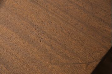 和製アンティークの棚付き作業台をリペア&カスタム!天板下の棚を取り外し。色の濃い部分に合わせて全体を着色し仕上げ。(ダイニングテーブル)