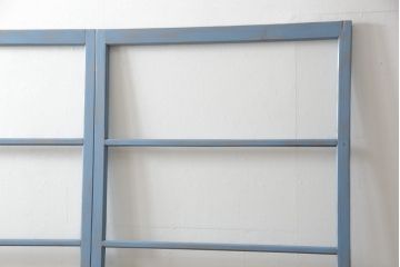 ガラス戸2枚セットをリペア&カスタム!ガラスをクリアガラスに差し替え。かすれた風合いのくすんだ水色にペイント仕上げ。(引き戸、建具)