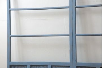 ガラス戸2枚セットをリペア&カスタム!ガラスをクリアガラスに差し替え。かすれた風合いのくすんだ水色にペイント仕上げ。(引き戸、建具)