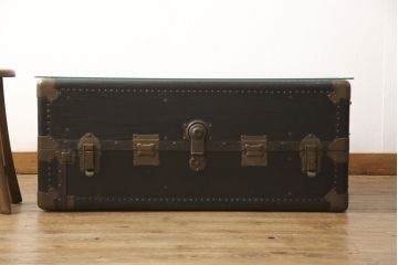 和製アンティークのトランクをリペア&カスタム!縁を面取りしたガラス天板を取り付けローテーブルに。(ローテーブル、センターテーブル、収納)