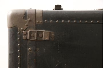 和製アンティークのトランクをリペア&カスタム!縁を面取りしたガラス天板を取り付けローテーブルに。(ローテーブル、センターテーブル、収納)