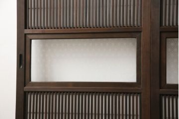 格子戸4枚セットをリペア&カスタム!リサイズし、新たに引手を取り付け。ガラスは麻の葉模様のガラスに交換。自然な茶色に着色仕上げ。(障子戸、引き戸、建具)