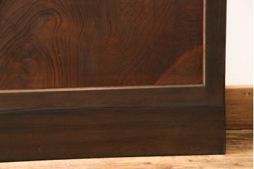 格子戸4枚セットをリペア&カスタム!リサイズし、新たに引手を取り付け。ガラスは麻の葉模様のガラスに交換。自然な茶色に着色仕上げ。(障子戸、引き戸、建具)
