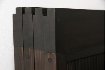格子戸4枚セットをリペア&カスタム!リサイズし、新たに引手を取り付け。ガラスは麻の葉模様のガラスに交換。自然な茶色に着色仕上げ。(障子戸、引き戸、建具)