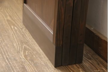 格子戸4枚セットをリペア&カスタム!リサイズし、新たに引手を取り付け。ガラスは麻の葉模様のガラスに交換。自然な茶色に着色仕上げ。(障子戸、引き戸、建具)