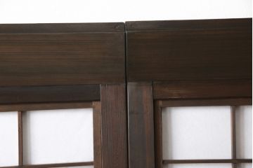 格子戸4枚セットをリペア&カスタム!リサイズし、新たに引手を取り付け。ガラスは麻の葉模様のガラスに交換。自然な茶色に着色仕上げ。(障子戸、引き戸、建具)