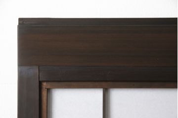 格子戸4枚セットをリペア&カスタム!リサイズし、新たに引手を取り付け。ガラスは麻の葉模様のガラスに交換。自然な茶色に着色仕上げ。(障子戸、引き戸、建具)