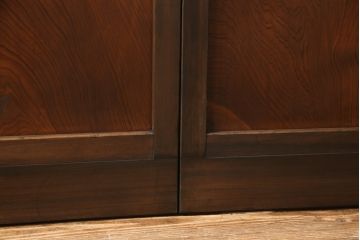 格子戸4枚セットをリペア&カスタム!リサイズし、新たに引手を取り付け。ガラスは麻の葉模様のガラスに交換。自然な茶色に着色仕上げ。(障子戸、引き戸、建具)