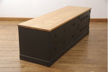 箪笥をリペア&カスタム!ヒノキ新材の天板を取り付け。本体のみマットブラックにペイントしツートンカラーに。(収納タンス、 ローボード、引き出し、チェスト)