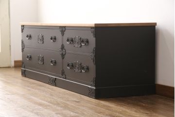 箪笥をリペア&カスタム!ヒノキ新材の天板を取り付け。本体のみマットブラックにペイントしツートンカラーに。(収納タンス、 ローボード、引き出し、チェスト)