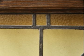 ステンドグラス明かり取りの見た目を変えずに綺麗にリペア!枠の欠損した部分を新規製作し、現状に合わせて着色。(欄間、建具、明り取り)