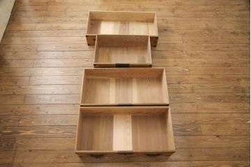 明治期の古い重ね箪笥に当店自慢の高品質リペアを施し、元の雰囲気を残して仕上げました。(時代箪笥、テレビ台、ローボード、桐箪笥、桐たんす)