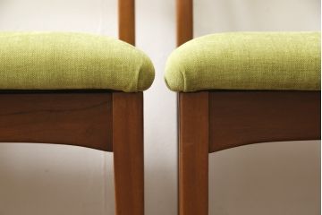 ビンテージのチェア4脚セットをリペア&カスタム!座面を張り替え、木部は1トーン落ち着いた色味に着色仕上げ。(ダイニングチェア、椅子、ヴィンテージ、北欧)