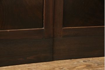 格子帯戸4枚をリペア&カスタム!お客様のご希望に合わせてリサイズし、引手や戸車は新しく取り付け。欠損している裏障子は新材にて製作し、プラスチック障子にて張替え。本体は現状をベースに着色。(板戸、帯戸、引き戸)