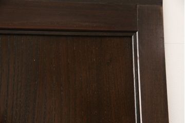 格子帯戸4枚をリペア&カスタム!お客様のご希望に合わせてリサイズし、引手や戸車は新しく取り付け。欠損している裏障子は新材にて製作し、プラスチック障子にて張替え。本体は現状をベースに着色。(板戸、帯戸、引き戸)