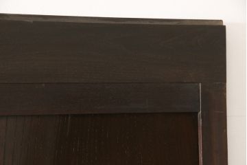 格子帯戸4枚をリペア&カスタム!お客様のご希望に合わせてリサイズし、引手や戸車は新しく取り付け。欠損している裏障子は新材にて製作し、プラスチック障子にて張替え。本体は現状をベースに着色。(板戸、帯戸、引き戸)