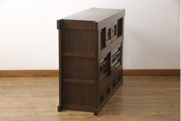 水屋箪笥をリペア&カスタム!金具の欠損箇所には近しいものを取り付け、金網部分をクリアガラスに交換。木部は現状の品物に合わせて着色。(サイドボード、食器棚、収納棚、戸棚)