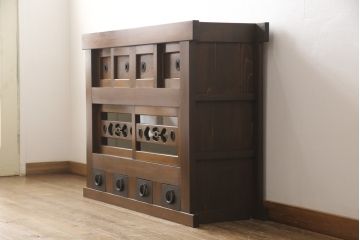 水屋箪笥をリペア&カスタム!金具の欠損箇所には近しいものを取り付け、金網部分をクリアガラスに交換。木部は現状の品物に合わせて着色。(サイドボード、食器棚、収納棚、戸棚)