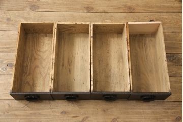 水屋箪笥をリペア&カスタム!金具の欠損箇所には近しいものを取り付け、金網部分をクリアガラスに交換。木部は現状の品物に合わせて着色。(サイドボード、食器棚、収納棚、戸棚)
